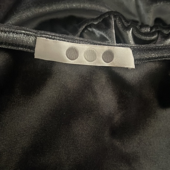 Three Dots Panne Stretch Velvet Cropped Jumpsuit Small - Picture 7 of 7